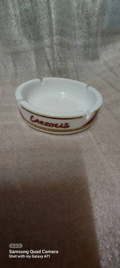 Carrolls no1 ashtray,nice condition,,price includes post to anywhere in ireland,collectors item ,with smoking ban..sold as seen.
