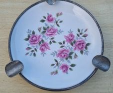 Vintage ashtray made by the British manufacturer Enoch Wedgwood (Tunstall) Ltd.