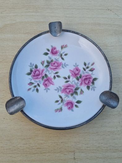 Vintage ashtray made by the British manufacturer Enoch Wedgwood (Tunstall) Ltd.