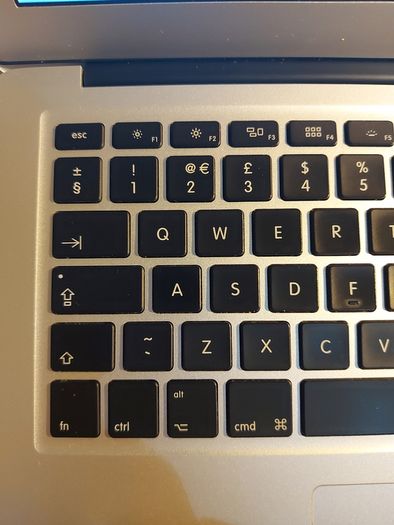 Apple MacBook Air 13 inch, Model A1369,  i5,  1,7GHz, no Ram, needs Ram, excellent cosmetic condition