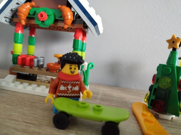 LEGO Winter Village Accessories and Mini Figures Bundle 1