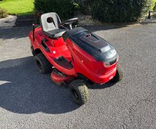 Ride on lawnmower
