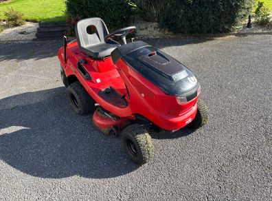 Ride on lawnmower