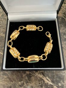 Gold tone bracelet