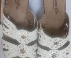 Ladies mules. UK 8/EUR 42.Leather.White.New