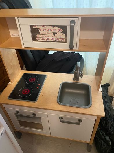 Child play house & kitchen ' but the play house does need a small bit put back on as  a pice came of it when I over lift it