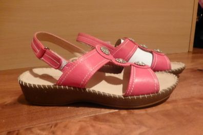 Heavenly Feet Size 6 Red Sandal