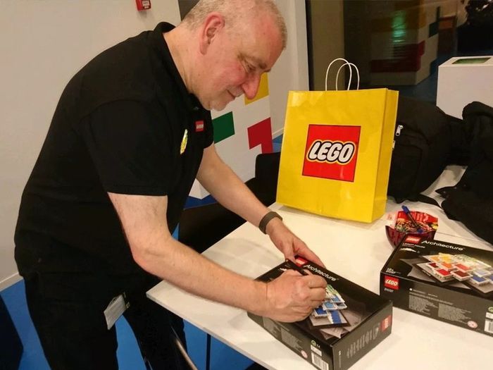 Lego House 21037 Signed By Stuart Harris The Lego House Head Designer Executive Billund Exclusive Brand New Sealed And Exclusively Signed By Stuart Harris Himself The Lego House Head Design Executive Very rare to have this set signed exclusively by Stuar