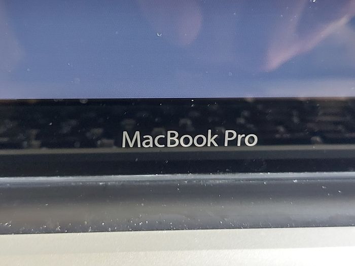Apple MacBook Pro, 13 inch, Mid 2010, 4GB Ram, 500GB HDD, Ready for reinstalling High Sierra, excellent Battery and very good cosmetic condition