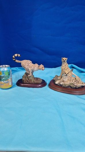 Cheetah Sculpture Set