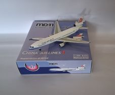 China Airlines McDonnell Douglas MD-11 B-18152 Diecast Model 1:400 Scale
