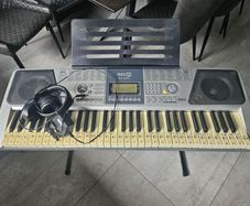 electronic keyboard