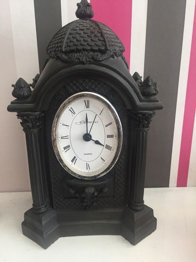 Oval Clock U17
