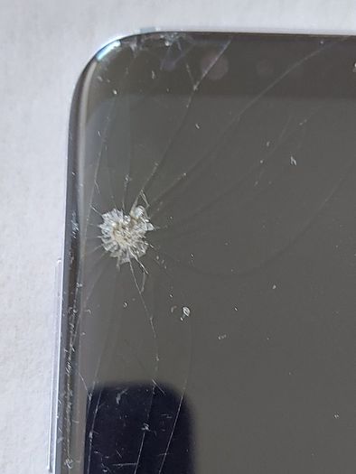 Samsung Galaxy S8 (SM-G950F), for parts or repair, not powering on