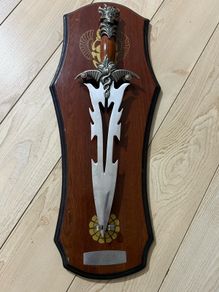 Fantasy decorative dagger with support (43 cm.)