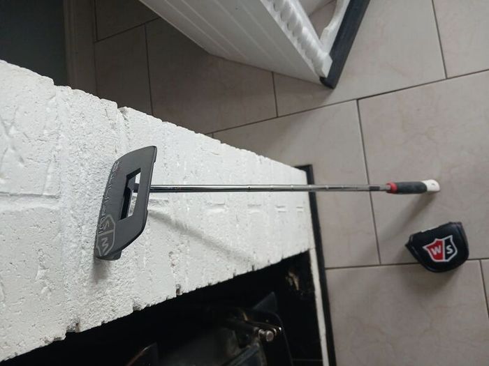 Wilson infinite golf putter for sale like new 34 inch