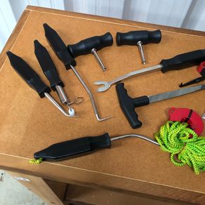 Set of Windscreen removal tools