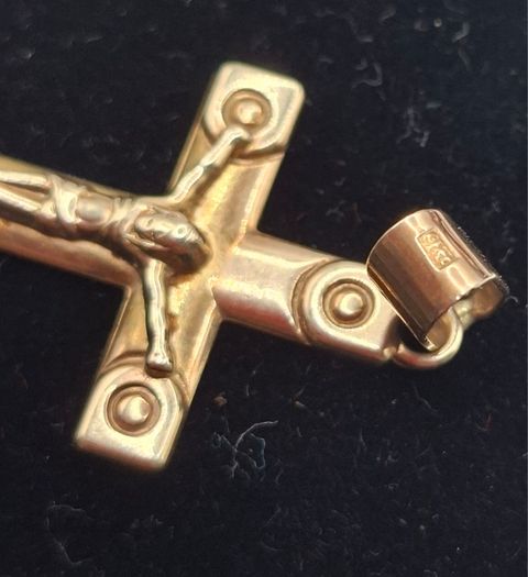 Vintage 9ct gold cross