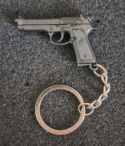 Baretta 92f pistol keyring.
