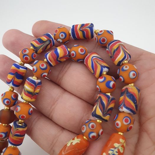 Vintage Venetian Style Skunk Eyes & Feather Desgin Glass Beads Necklace