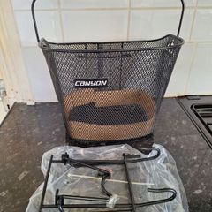 Canyon mesh front bicycle basket