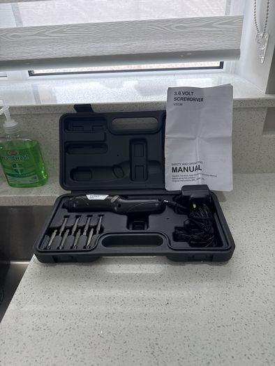 electric screw driver and bits
