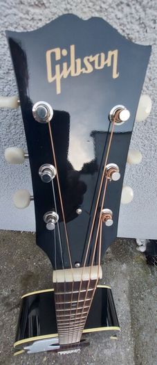 Gibson 1960's J45 Acoustic Guitar with Original Case. LEFT HANDED. AS NEW!