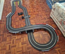 Scalextric Mountain Drive Set: Jaguar Challenge Edition