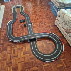 Scalextric Mountain Drive Set: Jaguar Challenge Edition