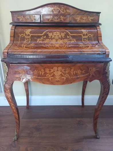 French Style Antique Writing Desk (Reproduction)