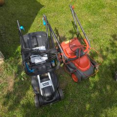 2 lawn mowers (need work)