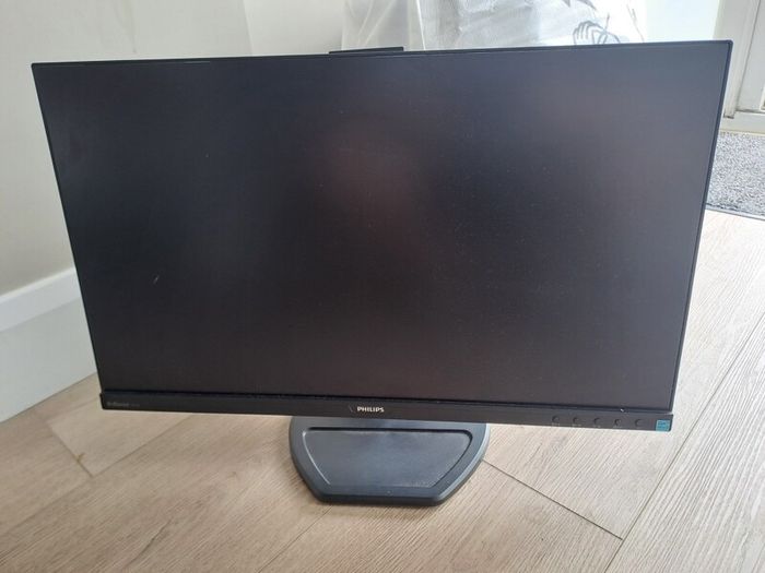 3x Philips Brilliance 24 IPS Full HD Monitor .