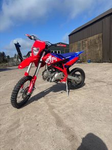 Pit bike