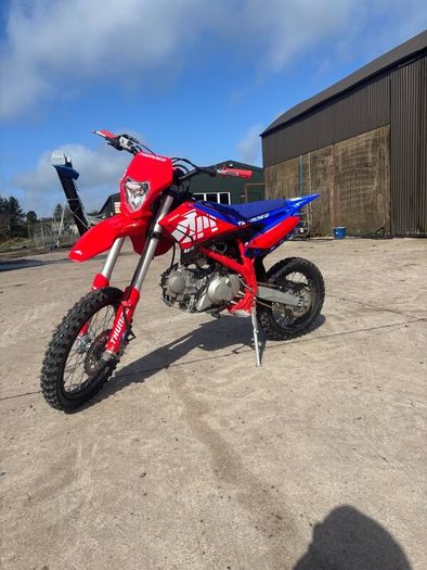 Pit bike