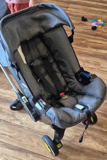 doona buggy and Isofix base.
