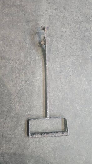 Manhole cover key