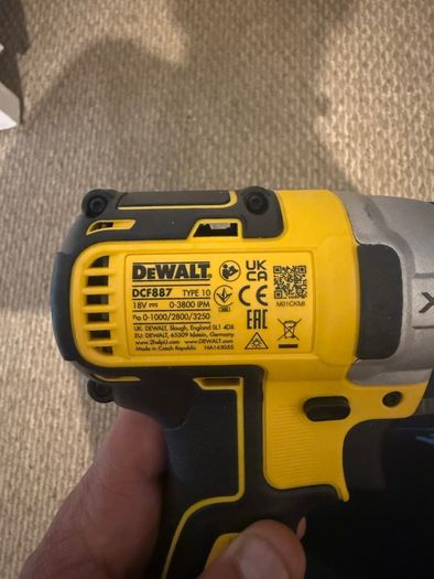 BRAND NEW DeWalt DCF887 18V XR Brushless Impact Driver + 4Ah Batter