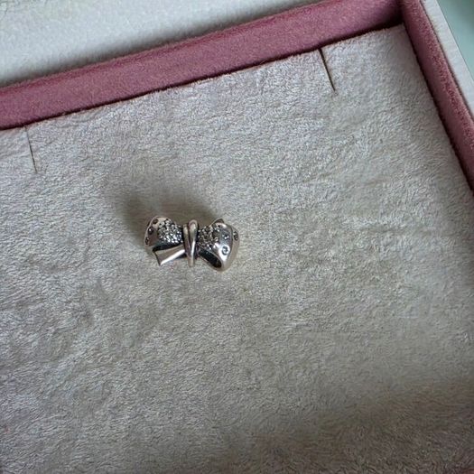 Pandora sparkly bow charm/pendant very good condition