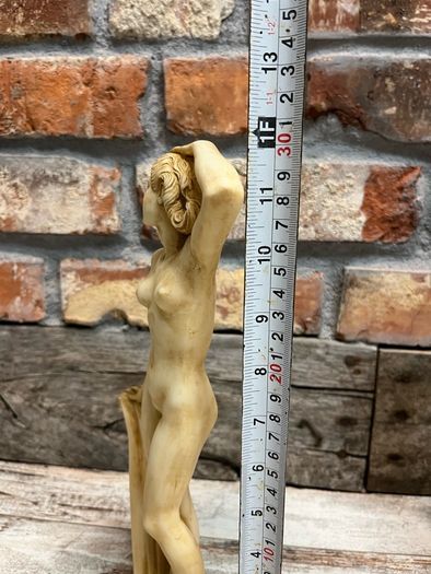 figurine