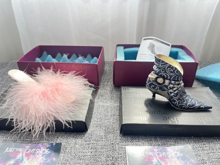 2 Raine "Just the Right Shoe" collectible figurine,