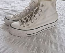 White Converse Hightops uk6