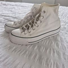 White Converse Hightops uk6