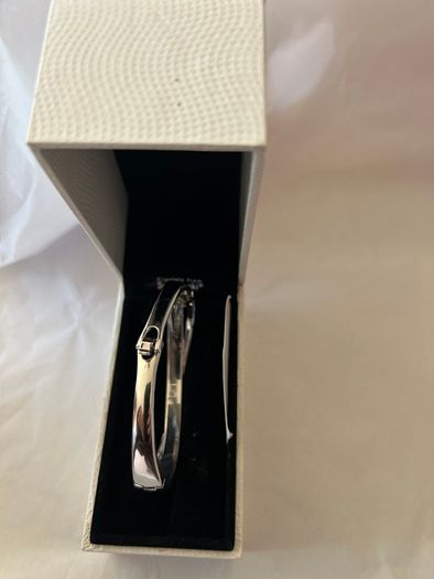 Warren James bangle with Swarovski crystals