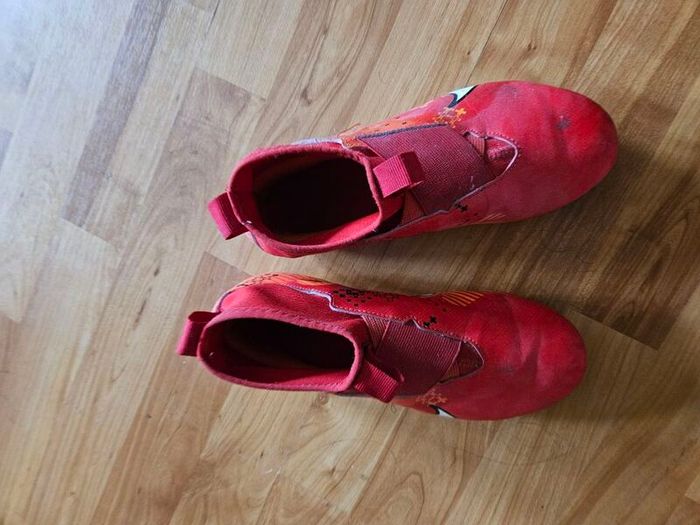 nike football boots size 4