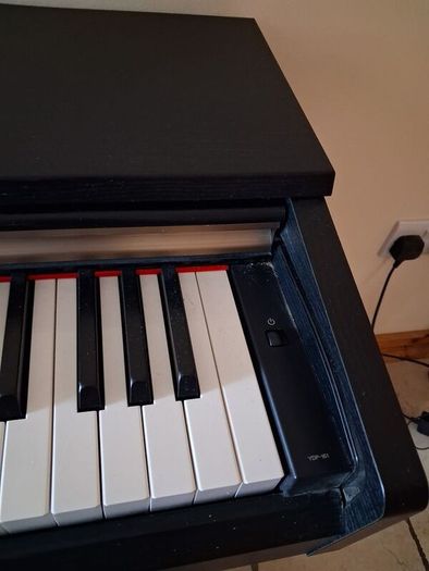 Yamaha Arius YPD-161 Digital Piano