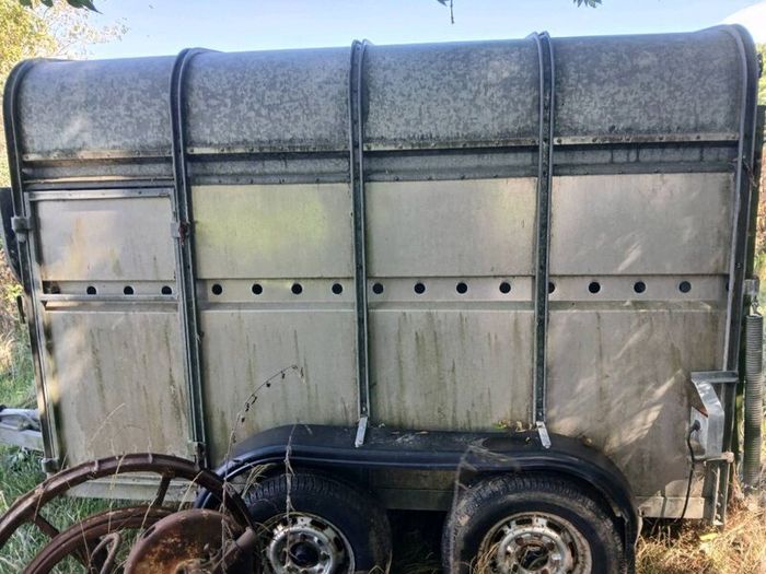 Cattle trailer,shear grab ,tanco chopper,yard scra