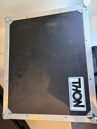 Line 6 Helix Stadium guitar processor in Thon flight case