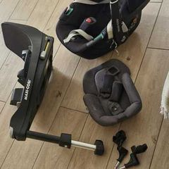 Maxi cosi car seat and isofix base