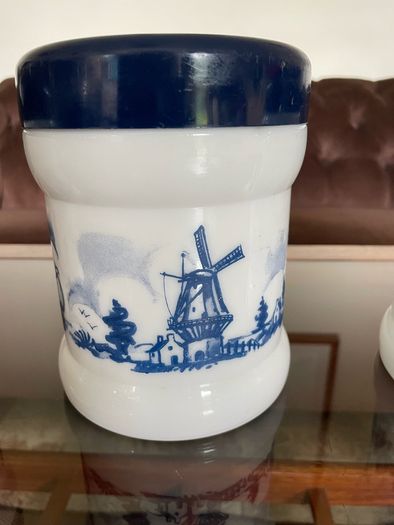 Vintage Opaline Tobacco Jar for Fantastica N V Willem II Sigarenfabrieken Valkenswaard Holland