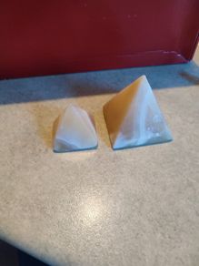 Lovely Set Of 2  Alabaster Pyramids As Paperweight Or Decorative Ornament.